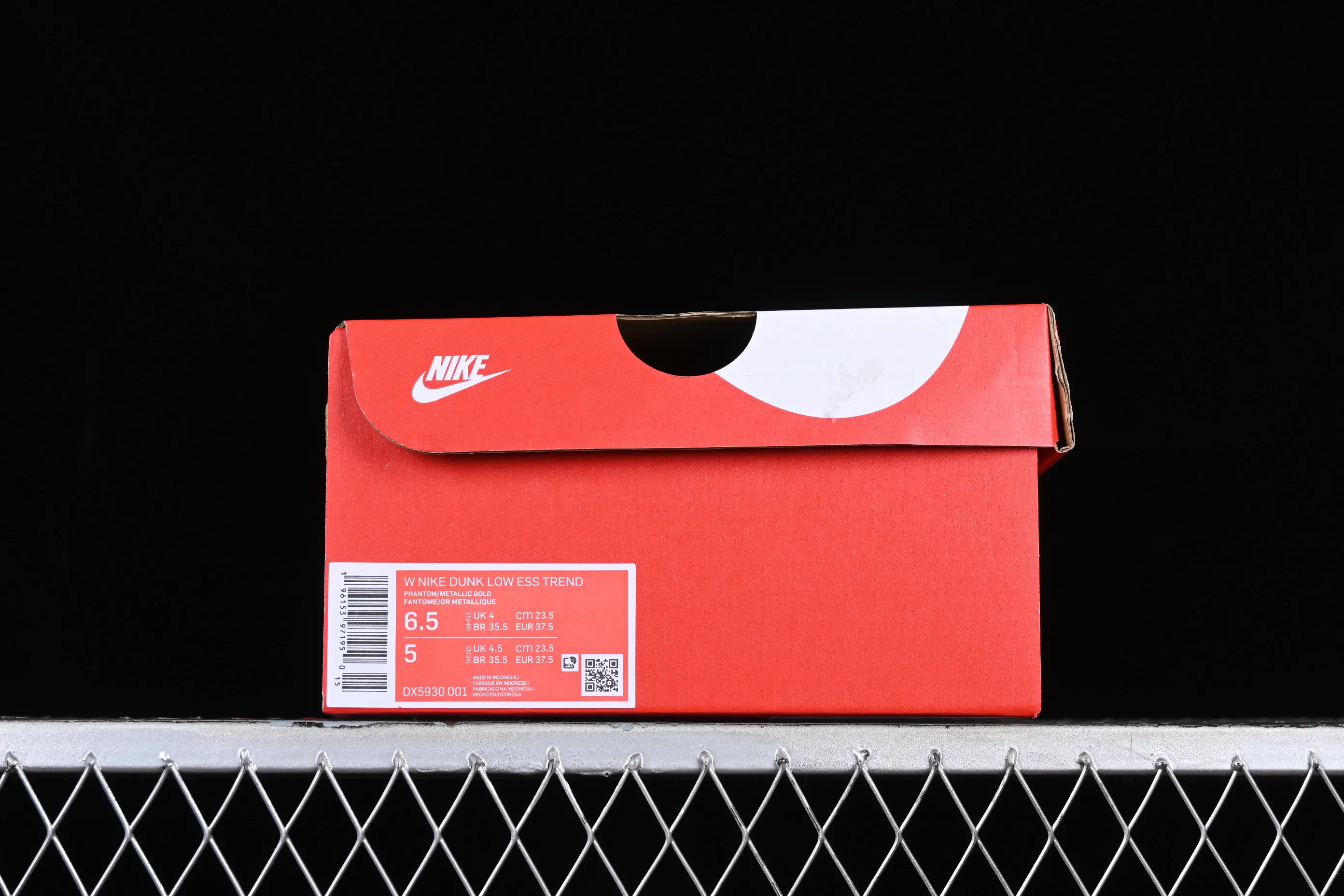 All categories Nk SB Dunk series Nk SB Dunk Low low-top sneakers F version Nk Dunk Low beige gold hook SB low-top sports and leisure sneakers DX5930-001